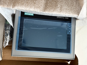 Siemens SIMATIC HMI TP700 Comfort (1 foto / 8)