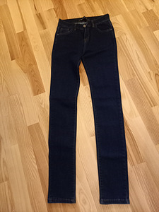 Детские джинсы (3 фото из 3)