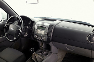 Ford Ranger Comfort 4x4 2.5 TDCi 105kW (5 foto / 8)