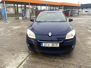 Renault Megane (7 foto / 10)