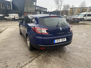 Renault Megane (8 foto / 10)
