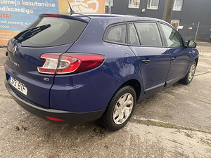 Renault Megane (9 foto / 10)
