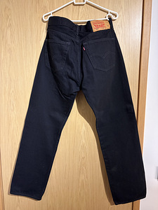 Мужские чёрные джинсы Levi's 501 (2 фото из 3)