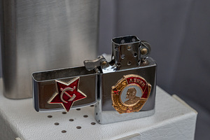 Kollektsioneerimiskomplekt Zippo 1996 + taskupudel (8 foto / 10)