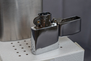 Kollektsioneerimiskomplekt Zippo 1996 + taskupudel (9 foto / 10)