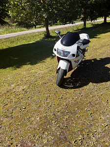 Suzuki gsx-r 600 (2 фото из 3)
