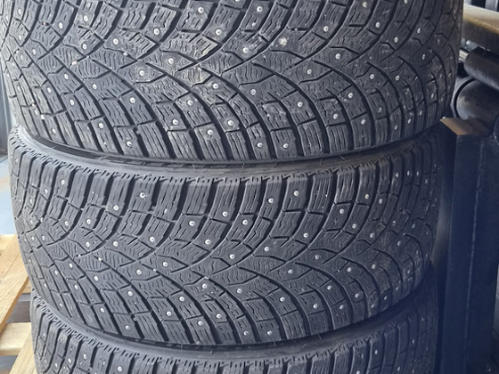 235/45R18