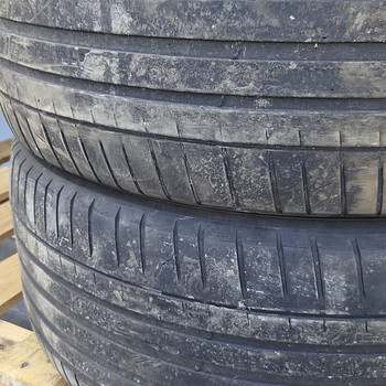 275/40R21