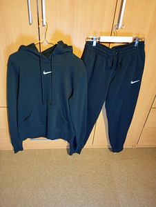Спортивный костюм (2 фото из 4)