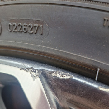 Kia R18 velgede komplekt 225/40 R18 — Goodyear UltraGrip Ice 3