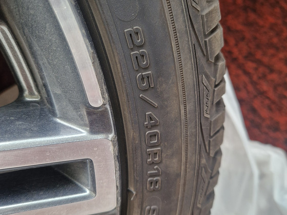 Kia R18 velgede komplekt 225/40 R18 — Goodyear UltraGrip Ice