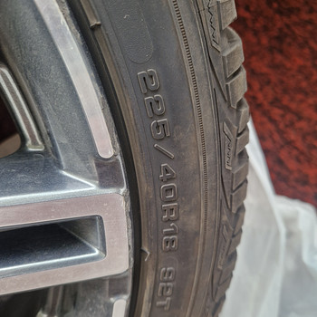 Kia R18 velgede komplekt 225/40 R18 — Goodyear UltraGrip Ice