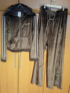 Спортивный костюм (1 фото из 5)