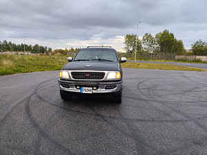 Ford Expedition (2 фото из 11)