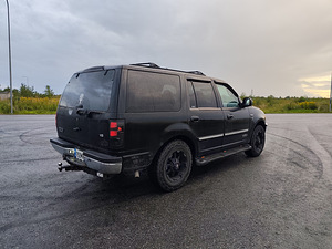Ford Expedition (4 фото из 11)