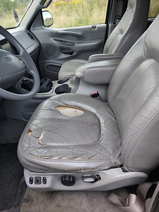 Ford Expedition (9 фото из 11)