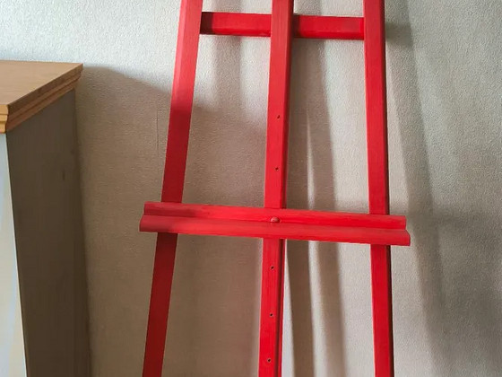 Новый деревянный напольный мольберт.