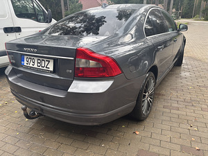 Volvo S80 (2 фото из 6)