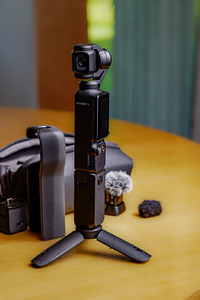 DJI Osmo Pocket 3 Creator Combo (2 foto / 3)