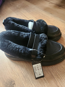 Обувь новая, р. 36 (2 фото из 6)