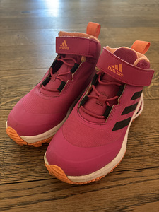Кроссовки Adidas (1 фото из 2)