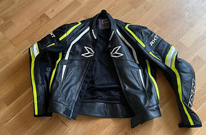 2-osaline moto nahkkombe IXS + saapad (komplekt) (1 foto / 4)