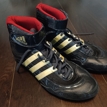 Adidas maadlusjalatsid (wrestling chose) 47,5sm/30,5sm