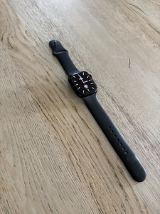 Apple Watch Series 8 45mm GPS -must alumiinium, aku 86% (1 foto / 3)