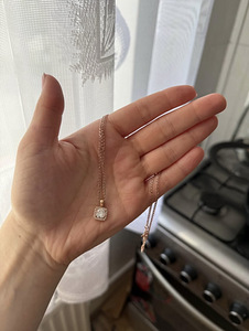 585 prooviga kuldne kaelakett ripatsi ja kividega. (1 foto / 5)