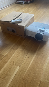 Проектор Epson (2 фото из 3)