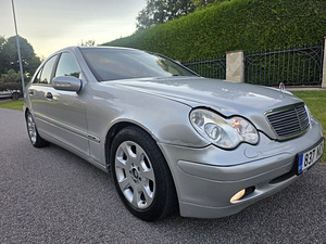 Mercedes Benz C180 Kompressor (3 фото из 9)