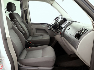 Volkswagen Transporter Passenger 1.9 TDI 75kW (6 фото из 8)