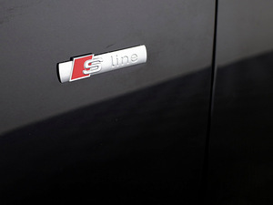 Audi A4 S-Line ATM 2.7 TDI 140kW (8 фото из 8)
