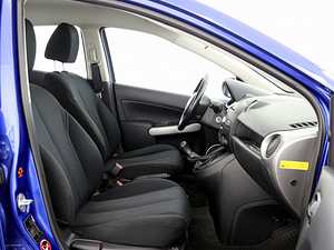 Mazda 2 Elegance 1.5 76kW (6 фото из 7)