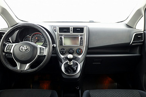 Toyota Verso-S Linea Sol 1.3 73kW (5 фото из 8)