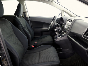 Toyota Verso-S Linea Sol 1.3 73kW (6 фото из 8)