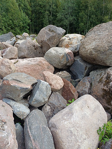Полевые камни / валуны (3 фото из 5)