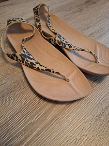 Сандалии crocs (3 фото из 3)