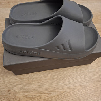 Plätud adidas