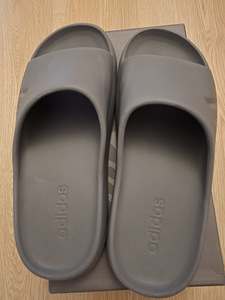 Шлёпанцы adidas (2 фото из 3)