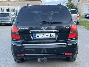 KIA SORENTO (8 foto / 10)