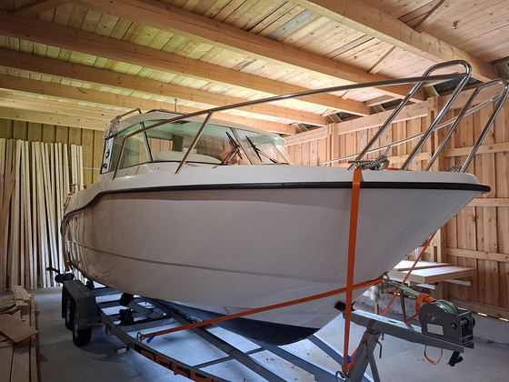 Продам моторную лодку AMT 215 PH (Pilothouse)