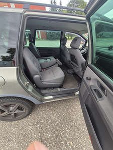 Ford Galaxy (2 фото из 11)