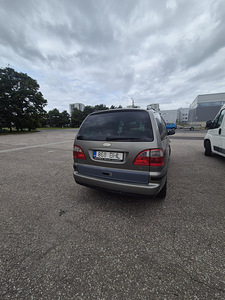 Ford Galaxy (6 фото из 11)