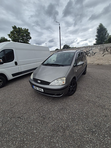 Ford Galaxy (8 фото из 11)