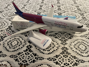 Модель самолёта Wizz air A321 1:200 (1 фото из 1)