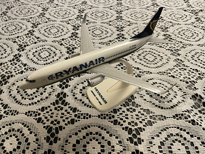 Модель самолёта Ryanair B737-800 1:200 (1 фото из 1)