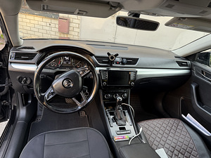 Skoda Superb (8 фото из 13)