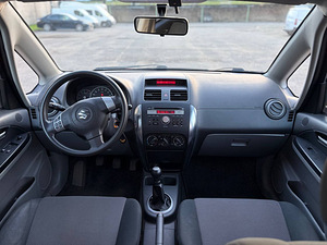 SUZUKI SX4 (5 фото из 8)