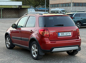 SUZUKI SX4 (6 фото из 8)